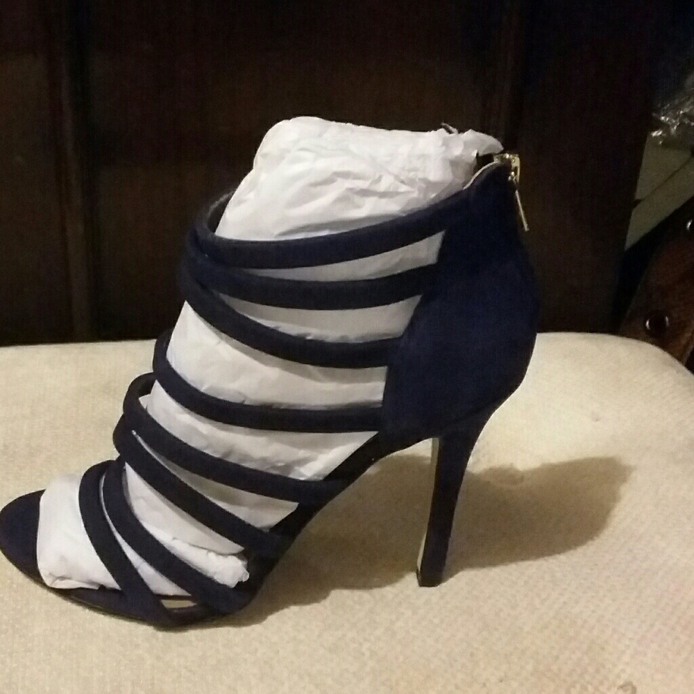 NWOT RENVY NAVY SUEDE GLADIATOR SANDAL